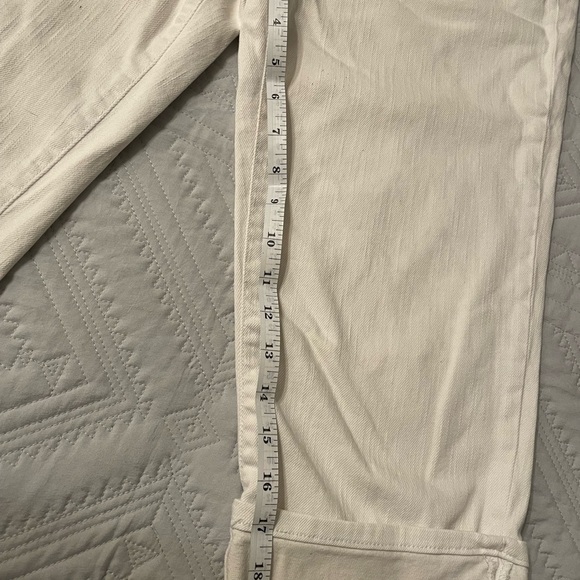 Levi's Women's White Capris - Picture 6 of 6